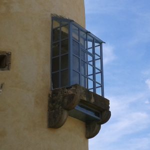 Bow window suspendue