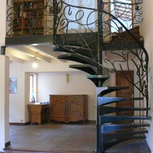 Escalier hélicoïdal à base ronde art nouveau