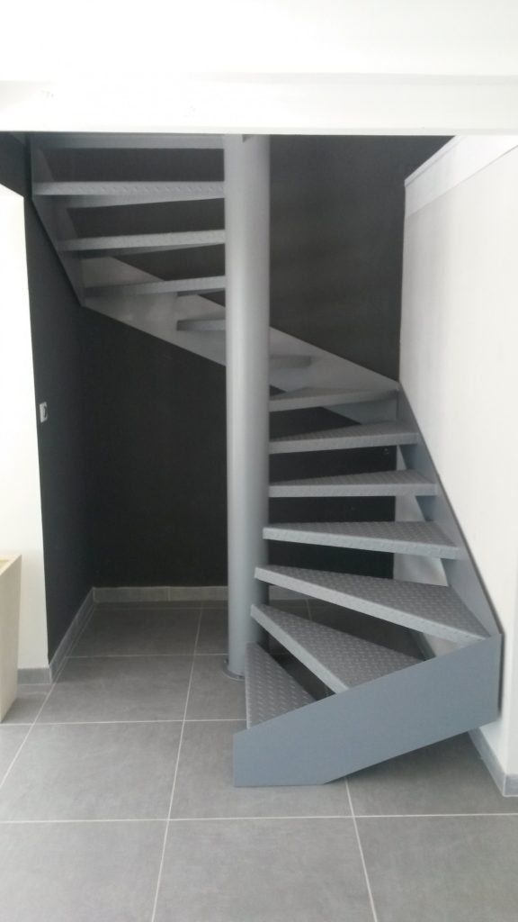 Escalier hélicoïdal base carrée