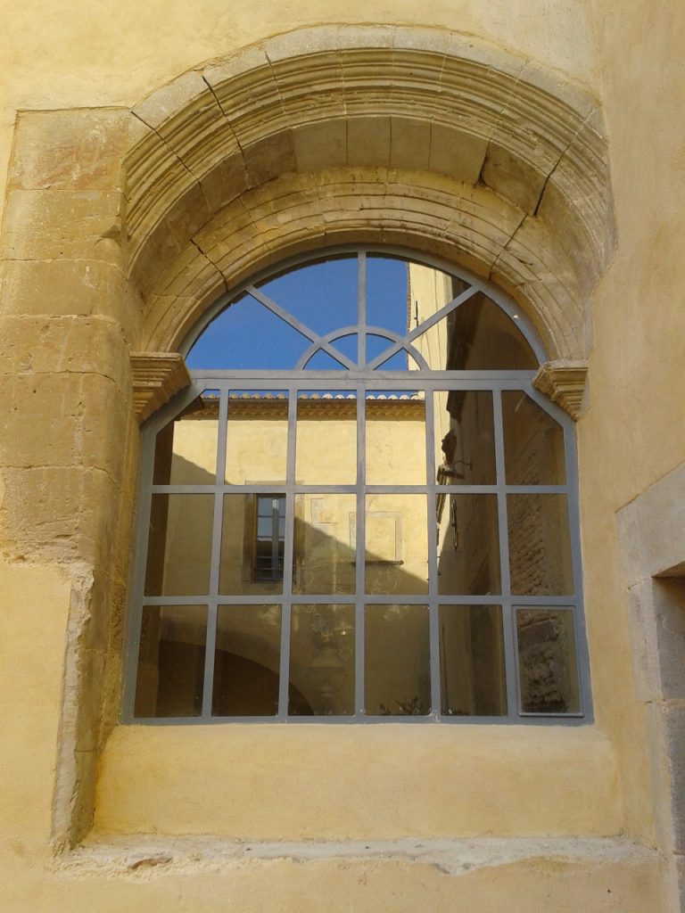 Fenêtre cintrée