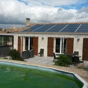 Grande pergola moderne et brise vent
