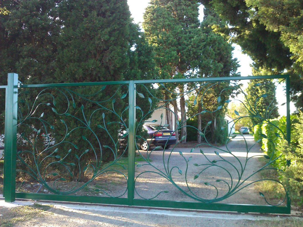 Portail à motif arboré