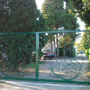 Portail à motif arboré