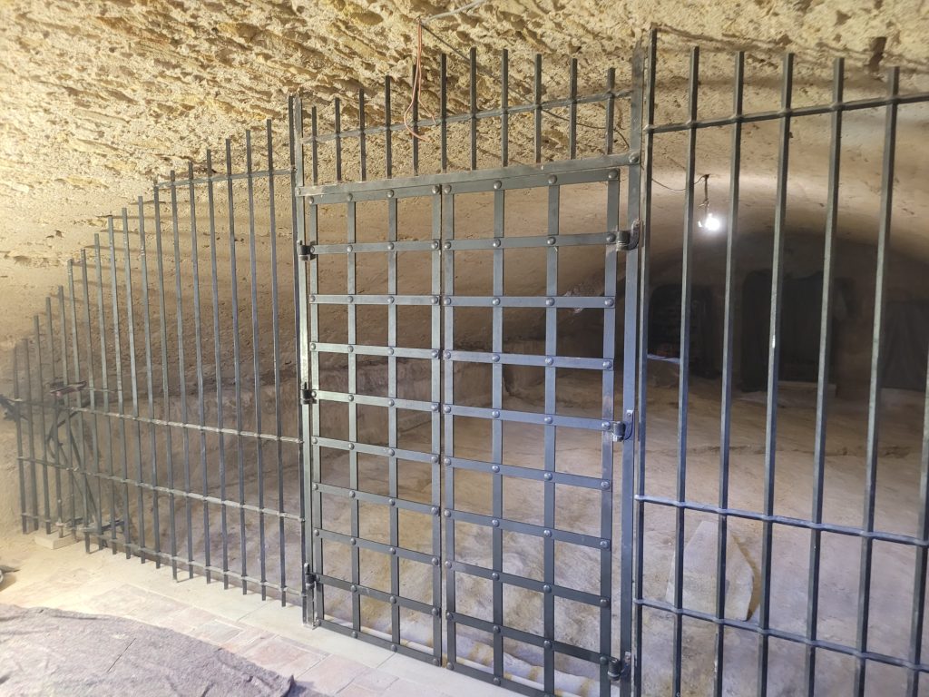 Restauration Grille de cave de château