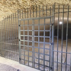 Restauration Grille de cave de château